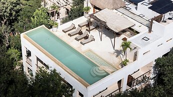 Jungle Resort Suites & Private Pool