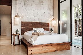 Jungle Resort Suites & Private Pool