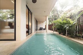 Jungle Resort Suites & Private Pool
