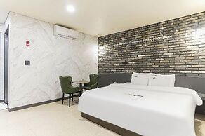 Pyeongtaek Station Gallery Hotel