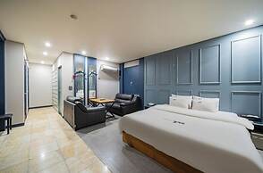 Pyeongtaek Station Gallery Hotel