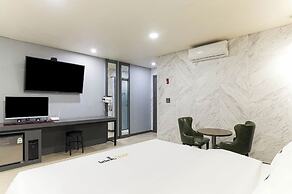 Pyeongtaek Station Gallery Hotel