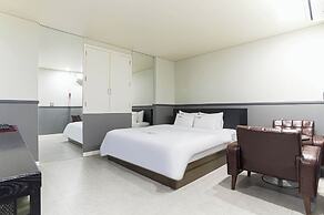 Pyeongtaek Station Gallery Hotel
