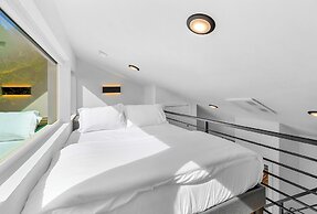 Echo Loft: A Modern Escape