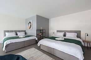 Modern loft-apart near metro Křižíkova