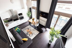 Modern loft-apart near metro Křižíkova