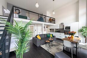 Modern loft-apart near metro Křižíkova