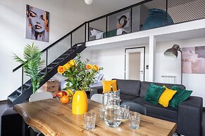 Modern loft-apart near metro Křižíkova