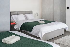 Modern loft-apart near metro Křižíkova