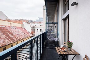 Modern loft-apart near metro Křižíkova