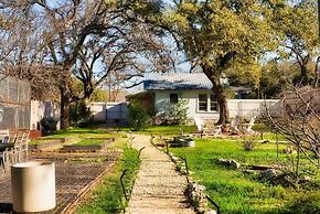Cozy Tiny Home on Eco Farm and Huge Yard