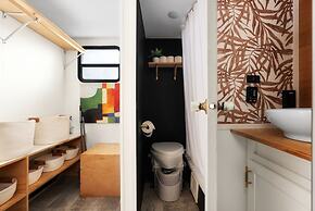 Cozy Tiny Home on Eco Farm and Huge Yard