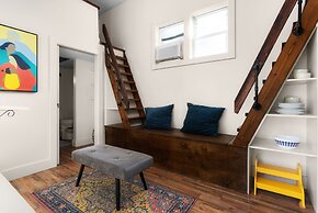 Cozy Tiny Home on Eco Farm and Huge Yard