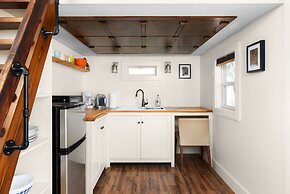 Cozy Tiny Home on Eco Farm and Huge Yard