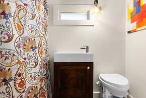 Cozy Tiny Home on Eco Farm and Huge Yard