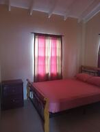 Room-near air and Ferry Ports, Shops & b