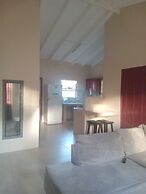 Room-near air and Ferry Ports, Shops & b