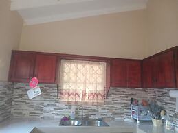 Room-near air and Ferry Ports, Shops & b