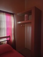 Room-near air and Ferry Ports, Shops & b