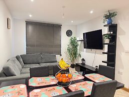 1br-sleeps2-parking-nearlondon-central
