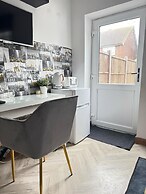 1br-sleeps2-parking-nearlondon-central
