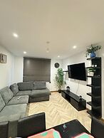 1br-sleeps2-parking-nearlondon-central