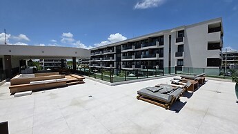 Makia Beach Exp 08A by La Playa