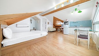 Namhae Montmartre Pension