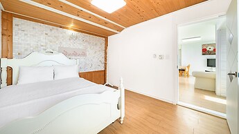 Namhae Montmartre Pension