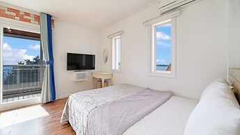 Namhae Montmartre Pension