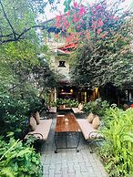 Hotel Middle Path and Spa