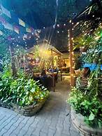 Hotel Middle Path and Spa