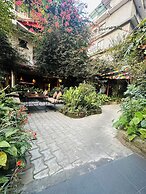 Hotel Middle Path and Spa