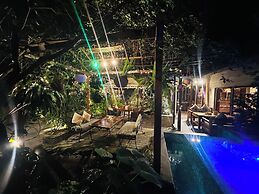 Hotel Middle Path and Spa