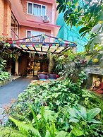 Hotel Middle Path and Spa