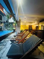 Hotel Middle Path and Spa