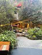 Hotel Middle Path and Spa