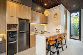 Private Pool Vila 8B Close Melasti Beach