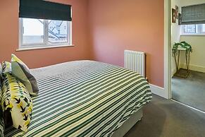 Host Stay Chippenham Close
