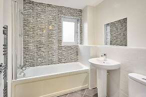 Host Stay Chippenham Close