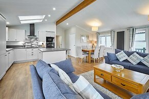 Host Stay Juniper Deluxe Lodge