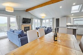 Host Stay Juniper Deluxe Lodge