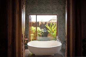 Genie Private Villa by Travellink Bali