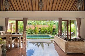 Genie Private Villa by Travellink Bali