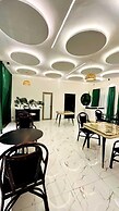 New green Horse Hotel