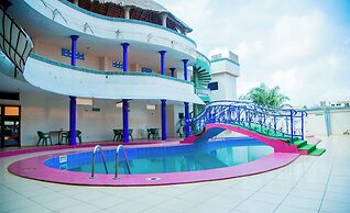 New green Horse Hotel