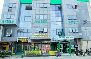 New green Horse Hotel