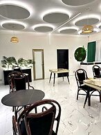 New green Horse Hotel