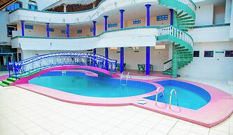 New green Horse Hotel