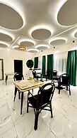 New green Horse Hotel